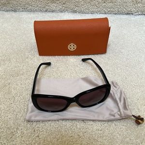 Tory Burch polarized sunglasses 🕶